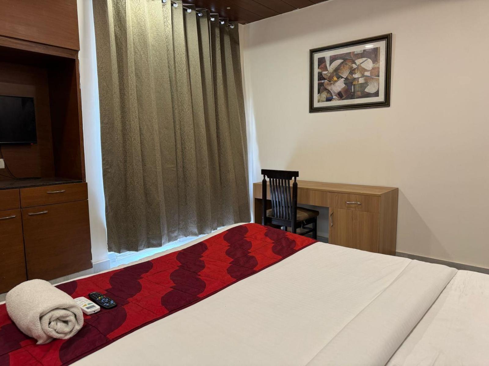 Fortune Service 2bhk ,e28 Saket 1a Apartment